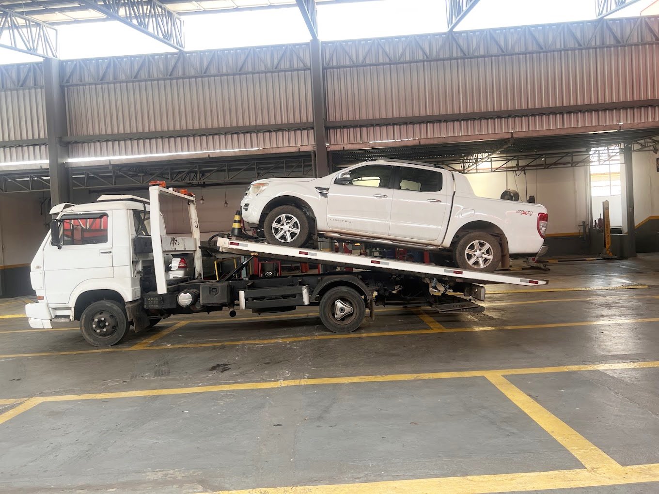 Equipe de auto socorro veicular em atendimento em Cuiabá